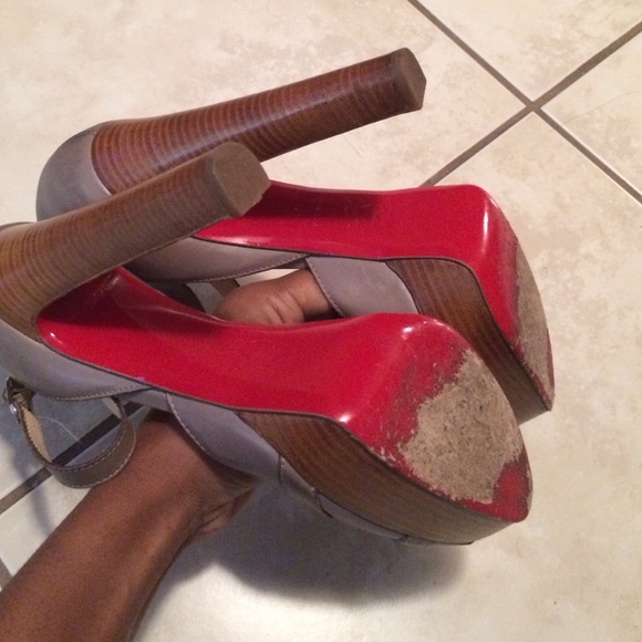 Louboutin pumps with wooden heel - Picture 3 of 7